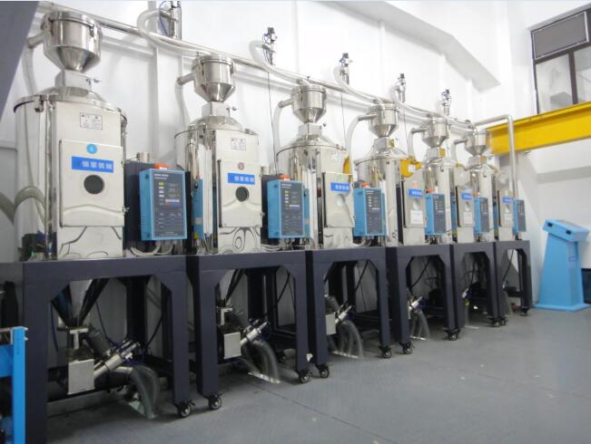 中央供料系統(tǒng)單機中的吸料機哪些組成的？